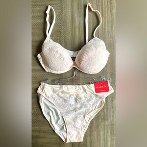Marie Jo Bra & Panty Set in Baby Pink. NWT Size 34B with Small Bikini Panty